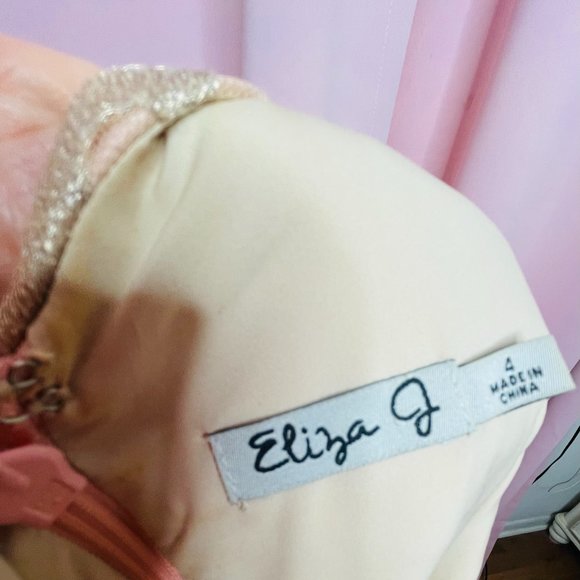 Gold Lace Fit & Flare Cocktail/Formal Dress Size 4 - Picture 9 of 10